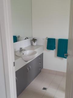 24 Gillies St Apartment - Warrnambool - 2