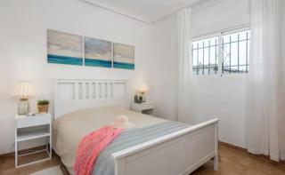 Apartamento Sun and Salt, Punta Prima,fantastic location ,beautiful swimming pool and bbq - Punta Prima - 4