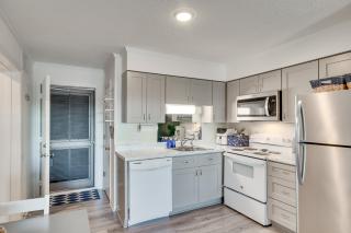 Atlantic Beach Condo with Balcony and Beach Access! - Atlantic Beach - 2