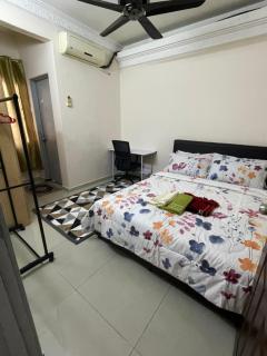 Indah Putri Homestay - 1