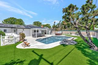 New cheerful villa, Pool, Spa, Mini Golf, Game room, Fire pit next to Disneyland - 0