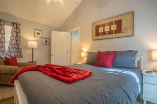 Sasquatch Lodge E Sleeps 13 - 8