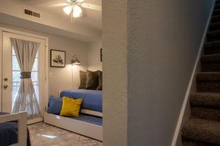 Sasquatch Lodge E Sleeps 13 - 1