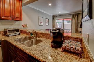 Closest Walk Across Street To Disneyland Full Kitchen Free Laundry Free Parking Pool & Spa - 1