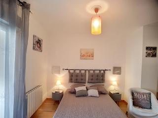 Charmant F2 avec Balcons, Proche Thermes, Animaux Acceptés, Wifi, Ascenseur, Parking Gratuit - FR-1-451-206 - 1