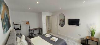 Modern 1 Bedroom Apartment Town Centre Camberley - 5