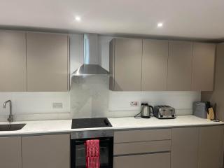 Modern 1 Bedroom Apartment Town Centre Camberley - Camberley - 4