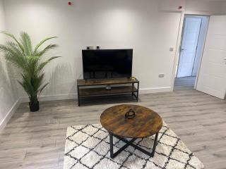 Modern 1 Bedroom Apartment Town Centre Camberley - Camberley - 2