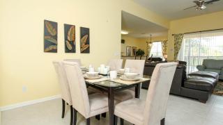 Last Minute Disney Getaway! Private Pool, Hot Tub & Games Room. Book Now! #44 - Orlando - 4