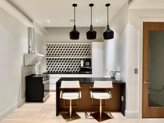 Cozy Bedroom with Private Bathroom in Vancouver West - Vancouver - 0