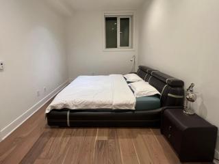 Cozy Bedroom with Private Bathroom in Vancouver West - Vancouver - 2