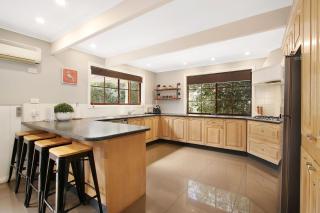 Tudor House - Large Family Home with shared pool - Bright - 7
