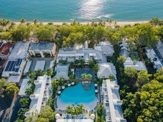 Fig Oasis—Poolside Resort Living at The Beach Club - Palm Cove - 0