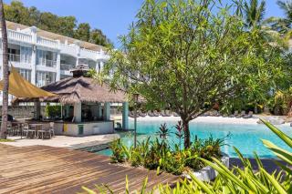 Fig Oasis—Poolside Resort Living at The Beach Club - 4