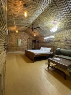 Gopika Resort - Vrindāvan - 1