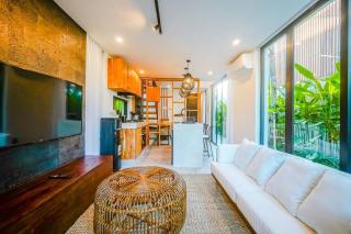 Tiny Villa Nyanyi - Charming 2 BR House 4 mins from Beach - 6