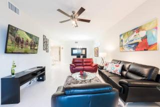 Last Minute Disney Getaway! Private Pool, Hot Tub & Games Room. Book Now! #17262 - Kissimmee - 0