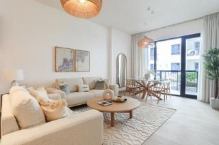 HiGuests - Luxurious Boho Beach 2BR Apartment in La Mer - Dubai - 9