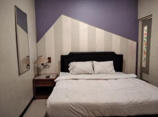 Gangnam Style Residence Mitra RedDoorz near MERR Surabaya - Surabaya - 6