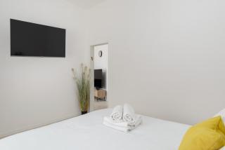 Bauhaus 2BR with Sea View & Balcony by FeelHome - Tel Aviv - 1