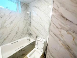 Stunning Bohemian 1 BR in Marina Near Beach, Metro - Dubai - 4