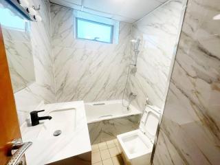 Stunning Bohemian 1 BR in Marina Near Beach, Metro - Dubai - 1