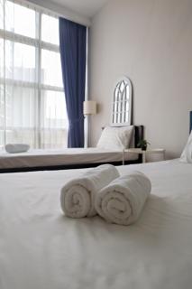 5 pax Santorini Colour Themed Suite at Paradigm Mall,PJ - Petaling Jaya - 1