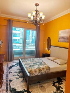 Tuscan style Marina Luxe 1 BR Sleeps 4, Near Beach - Dubai - 0