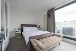 Modern large 2 bed near station - Londra - 8
