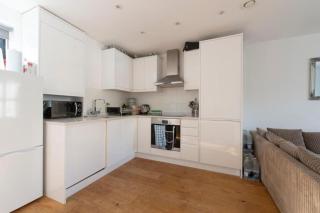 Modern large 2 bed near station - Londra - 5
