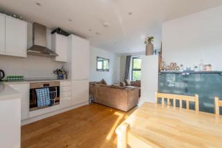 Modern large 2 bed near station - Londra - 4