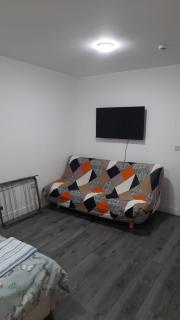 Double Bedroom with private bathroom and shared kitchen - Oldbury - 6