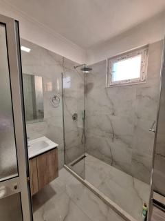 Albania Apartment Cozy & Affordable Stay Near Tirana Center - Tirana - 4