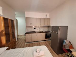 Albania Apartment Cozy & Affordable Stay Near Tirana Center - Tirana - 1