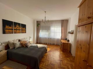 Bright & Spacious Riverside Apartment with Balcony - 9