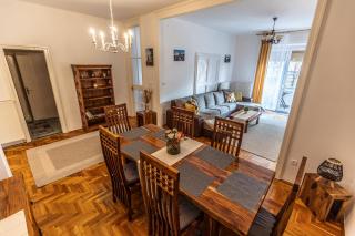 Bright & Spacious Riverside Apartment with Balcony - Budapest - 5