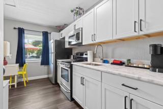 Park Shore Suites of Madeira Beach! Pet Friendly and Steps to the Beach! - #5 - St Pete Beach - 6