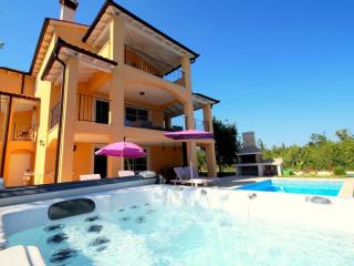 Villa with pool and fenced garden - Rakalj - 6
