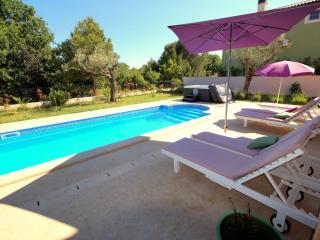 Villa with pool and fenced garden - Rakalj - 7