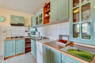 House ROSSELLA with cozy apartment and rooms close to the beach - Nerezine - 4