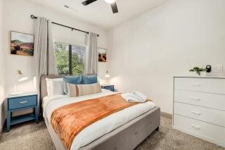 Pedalers Pad - Hot Tub - Downtown Bentonville - 3