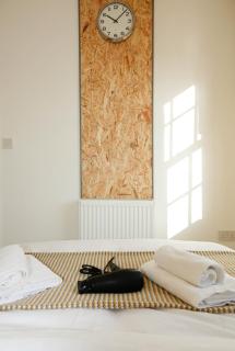 Luxury Rooms in Camden Town Near Shops, Cafes, Bars & Metro with Shared Bathrooms - 6