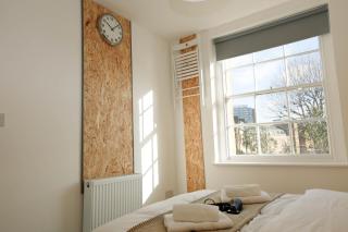 Luxury Rooms in Camden Town Near Shops, Cafes, Bars & Metro with Shared Bathrooms - 7
