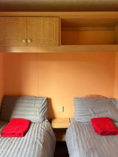 Spacious 2 bedroomed mobile home - 2