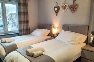 New - Modern Home from Home, 3 bedrooms, 2.5 bath - 7