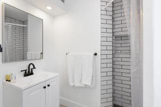 Charming 2 Bedroom Apartment in Victoria Park - 3