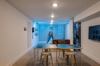 King & Queen 2 Homes - 24 Beds City Views - 6