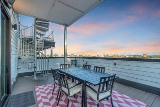 Dolly's Big House - 18 Beds Skydeck Views - 1