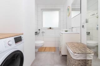 Bright Apartment with Private Garden and Accepting Pets by Noclegi Renters - Danzig - 5