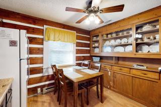 2 Bed 2 Bath Vacation home in Whittier II - Whittier - 5